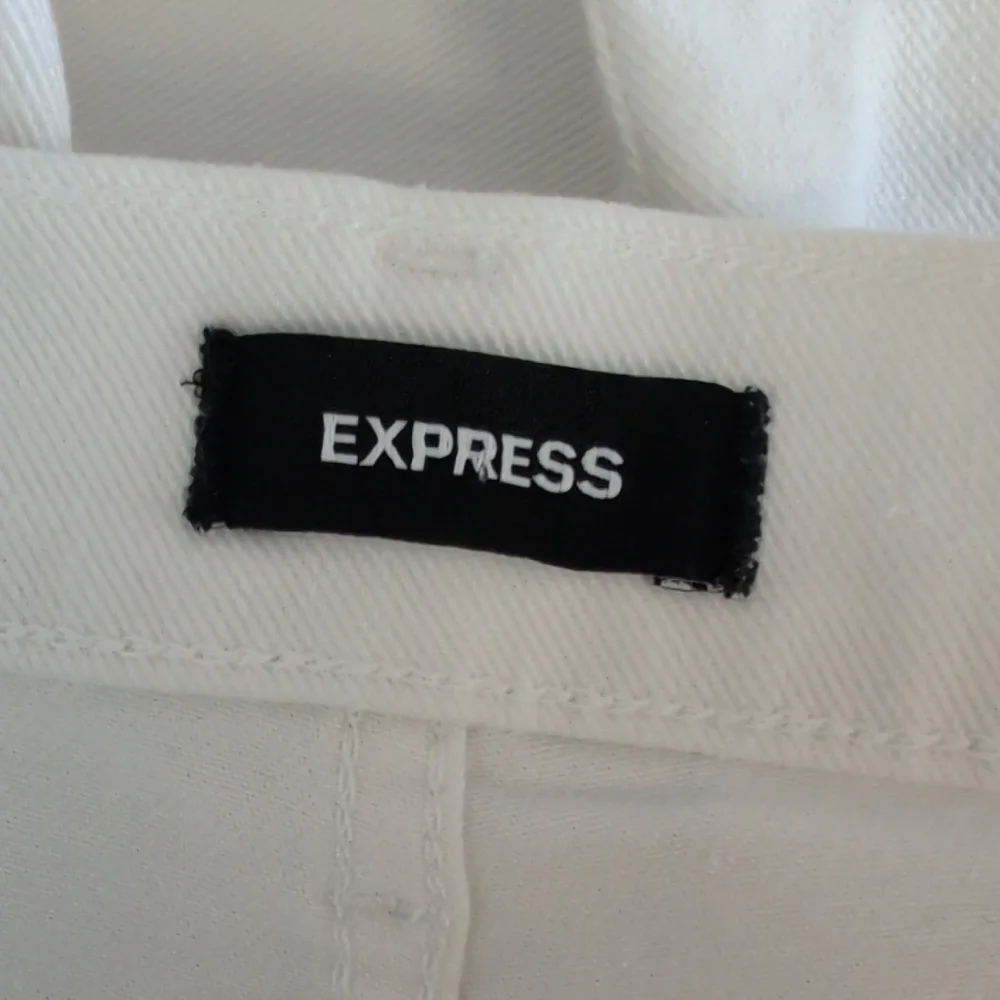 Express Women's Crisp White Mid Rise 70s Flare Jeans 8L       P247 - Picture 12 of 15